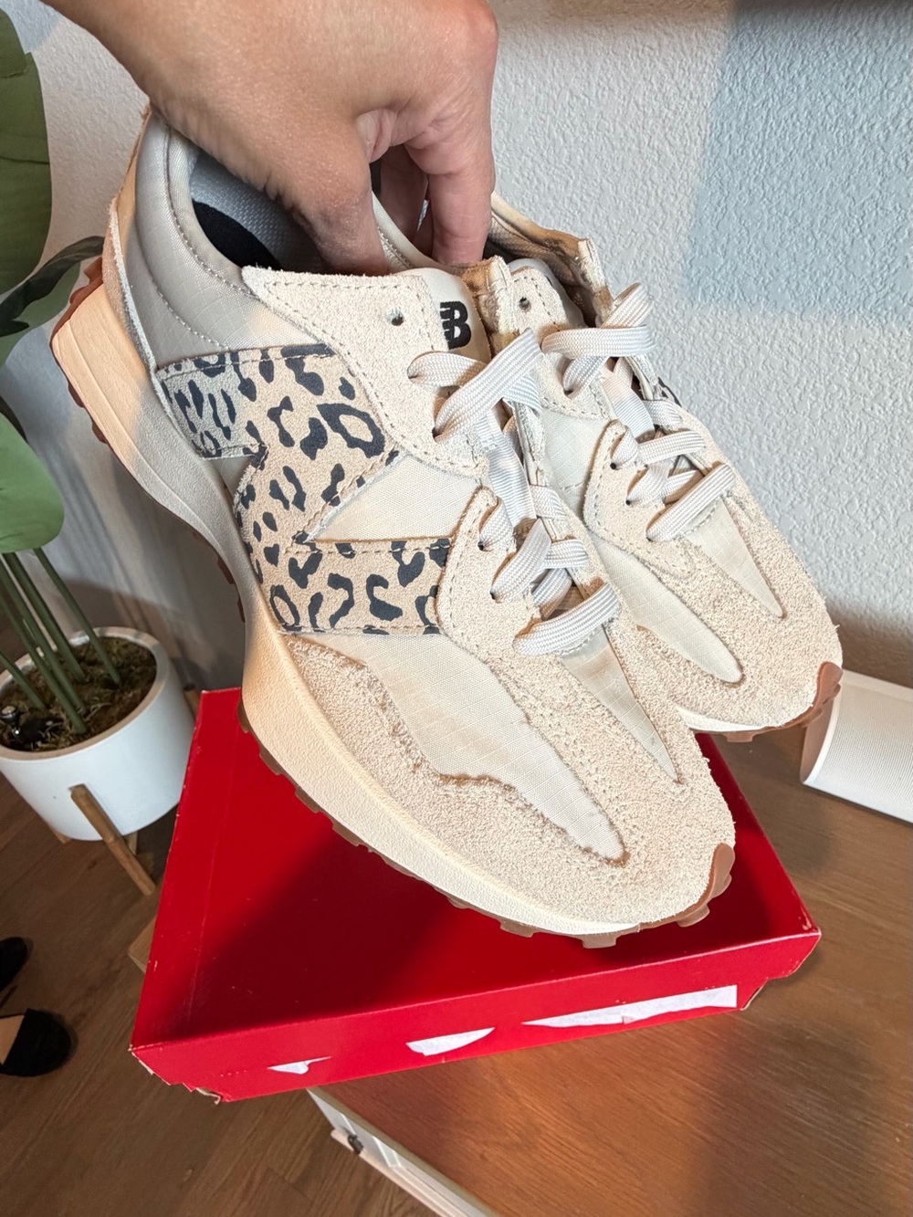 New Balance Exclusive 327 Sneakers
Linen/Sea Salt/Leopard - 9.5 - Picture 5 of 13